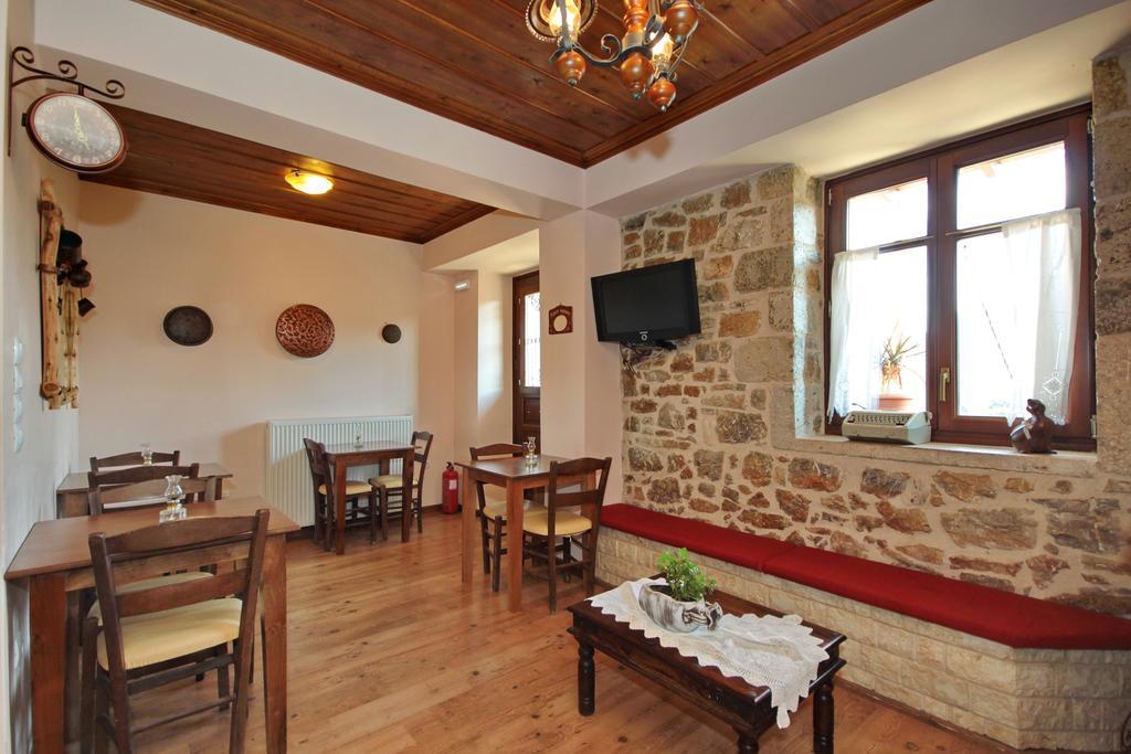 Thea Valtessinikou Hotel Buitenkant foto